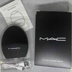MAC Cosmetics Black Skincare silicone‎ cleansing brush
